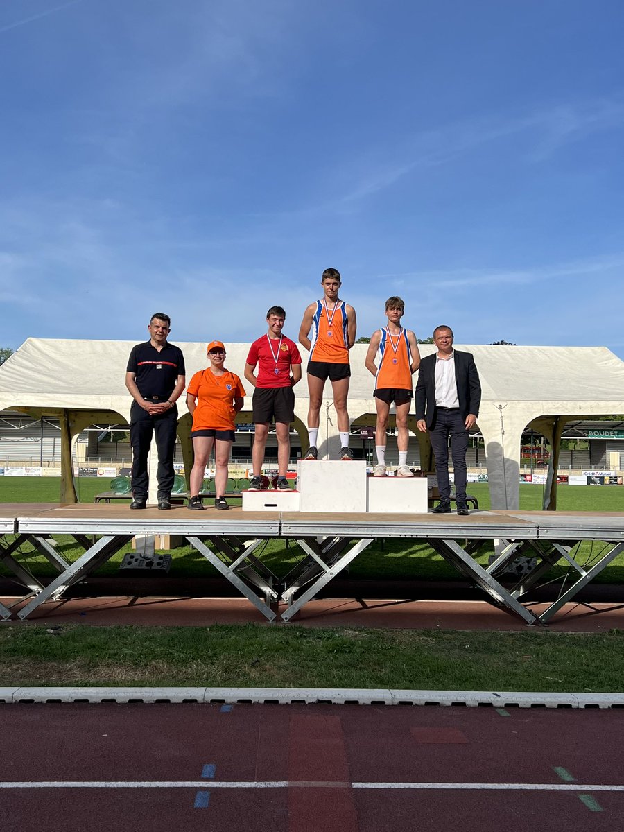 JspBourges's tweet photo. Bravo à Maxime CHAPELOTTE pour sa 3 ème place au PSSP ! Direction la FINAT au @sdis27 pour représenter le @SDIS_18 !! Merci à tous pour l’organisation de cette magnifique journée ! ☀️🚒 https://t.co/Mm9Yx8hgd9