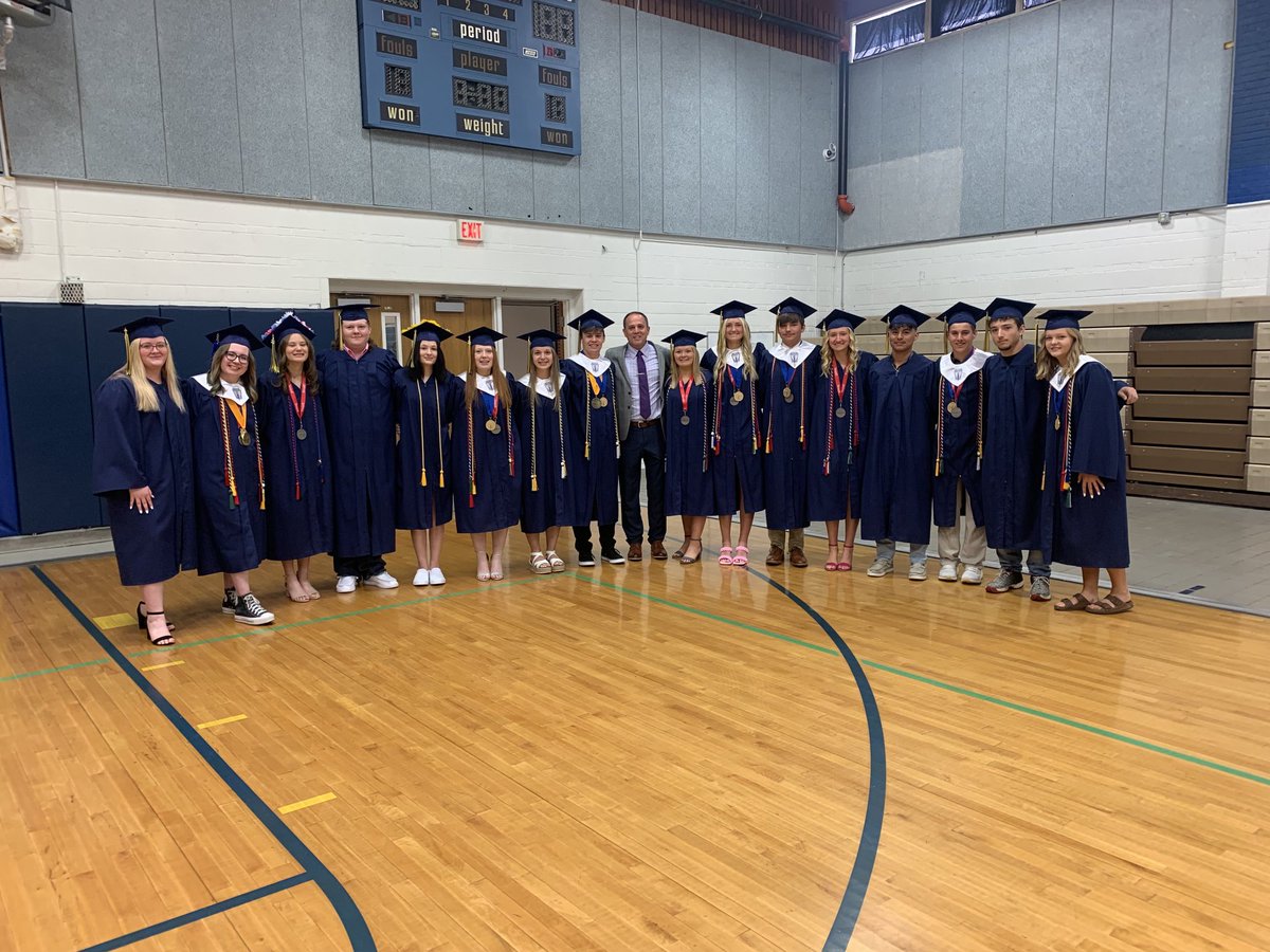 coryspotanski's tweet photo. Class of 2022! Today is for you! #ECBuffs https://t.co/HO0kfQPo1p