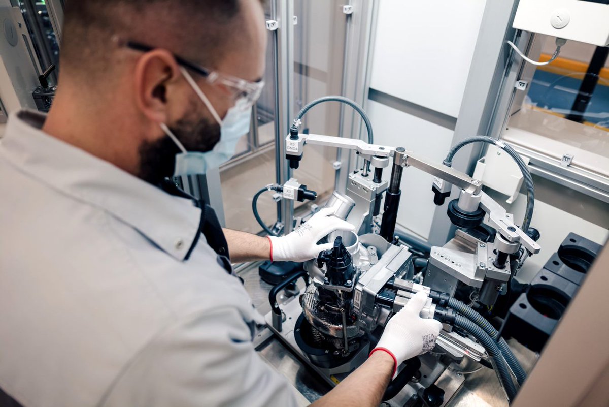 GarrettMotion's tweet photo. Today in pictures: Garrett #ElectricTurbo production line in Presov, Slovakia. Kudos to the #engineers and #operators that are expertly #manufacturing this state-of-the-art and award-winning #electrification #technology. #GarrettMotion #GenerationGarrett #ElectrificationAtGarrett https://t.co/Tv5NRueZRN