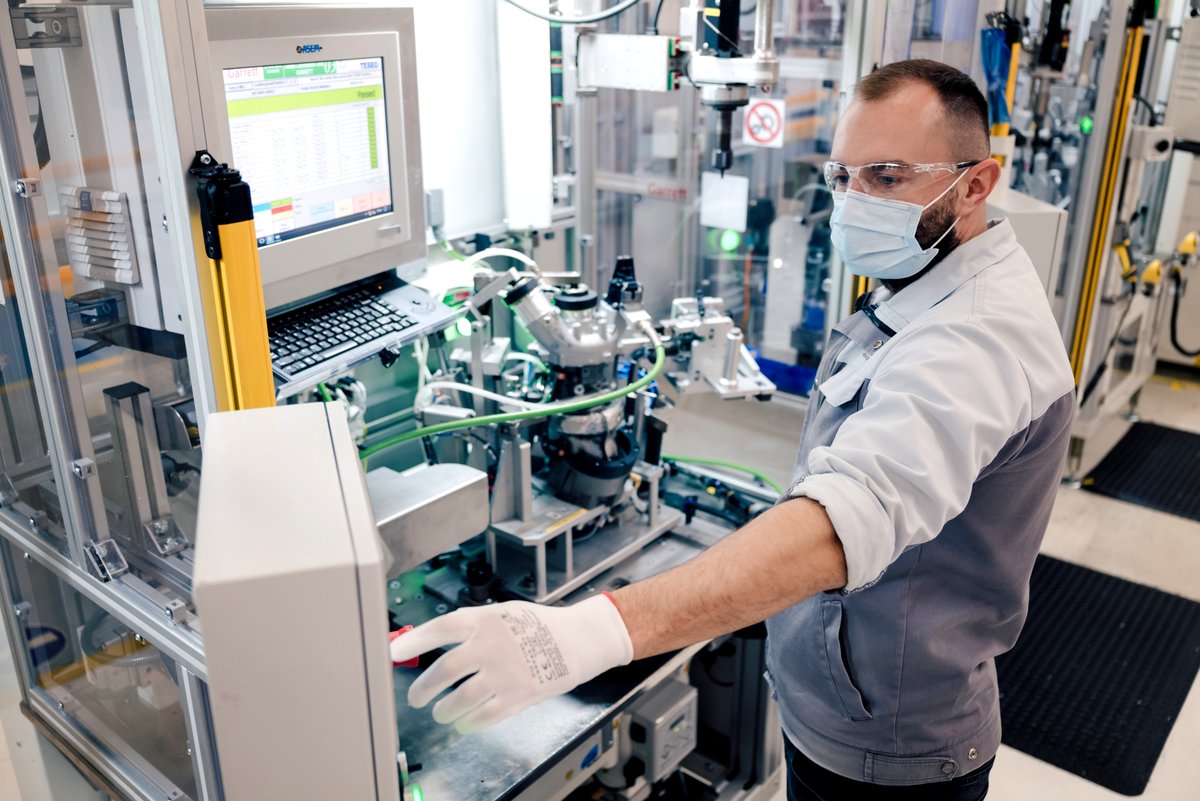 GarrettMotion's tweet photo. Today in pictures: Garrett #ElectricTurbo production line in Presov, Slovakia. Kudos to the #engineers and #operators that are expertly #manufacturing this state-of-the-art and award-winning #electrification #technology. #GarrettMotion #GenerationGarrett #ElectrificationAtGarrett https://t.co/Tv5NRueZRN