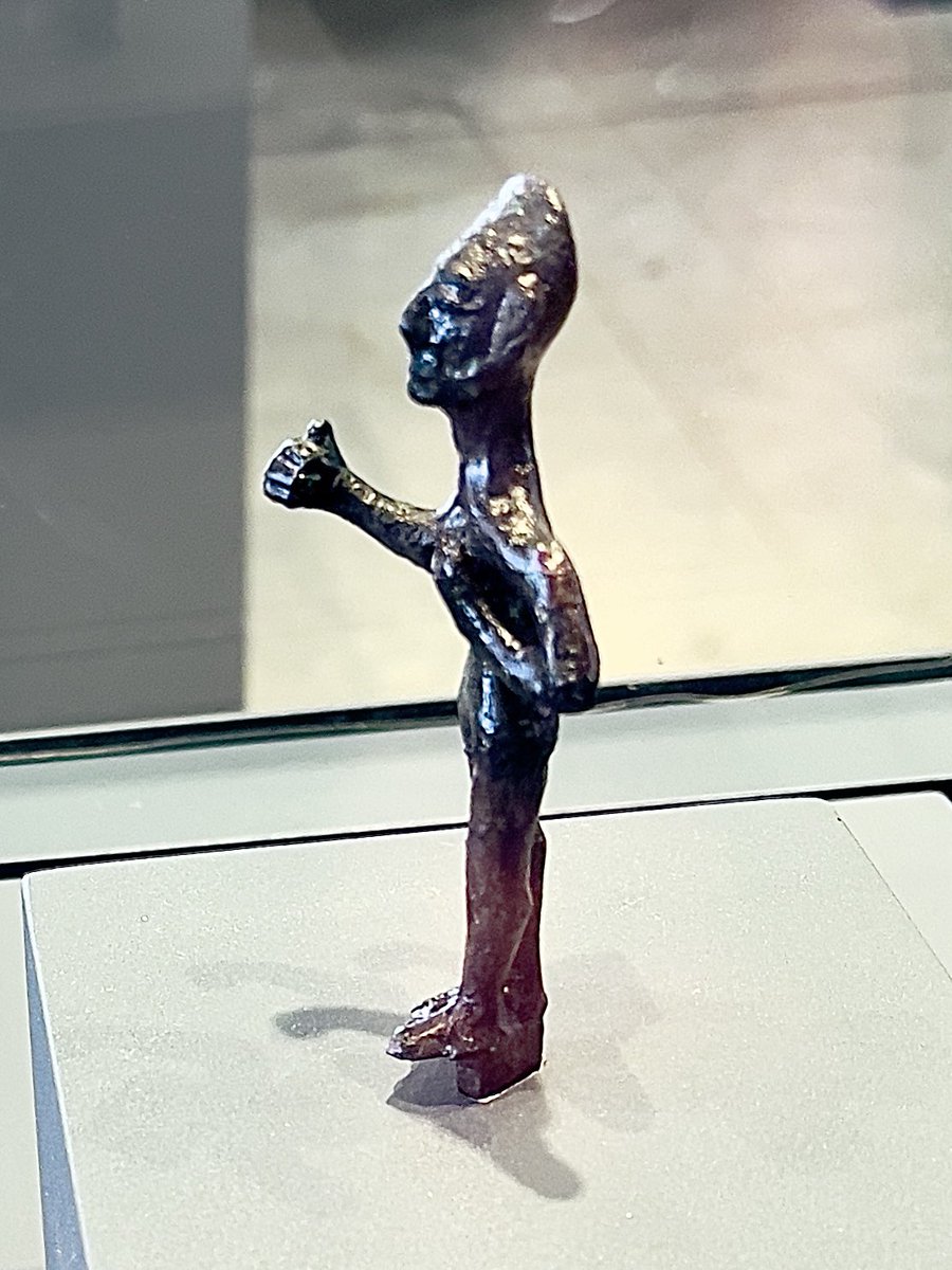 HistTreasure's tweet photo. Tiny bronze figurine of a soldier. Troy VII, 1250-1000BCE. Troy Museum, Turkey. https://t.co/TUpMwBPEZL