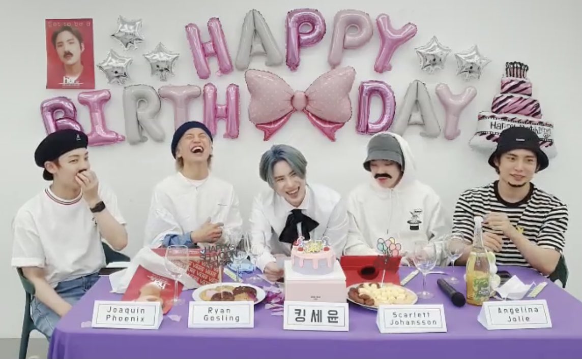 T_als32's tweet photo. I hope Sehyoon has a wonderful birthday & heβs surrounded by all his friends & family eating good food & gets lots of presents!! π₯°
π
#ACE #μμ΄μ€ #ACE_Sehyoon #KimSehyoon #ACE_Family @official_ACE7 https://t.co/bWjZEjgeMe