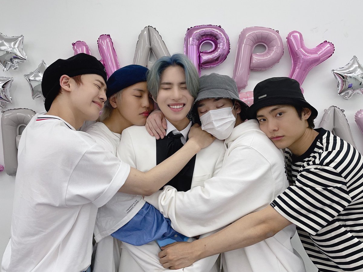 T_als32's tweet photo. I hope Sehyoon has a wonderful birthday & heβs surrounded by all his friends & family eating good food & gets lots of presents!! π₯°
π
#ACE #μμ΄μ€ #ACE_Sehyoon #KimSehyoon #ACE_Family @official_ACE7 https://t.co/bWjZEjgeMe