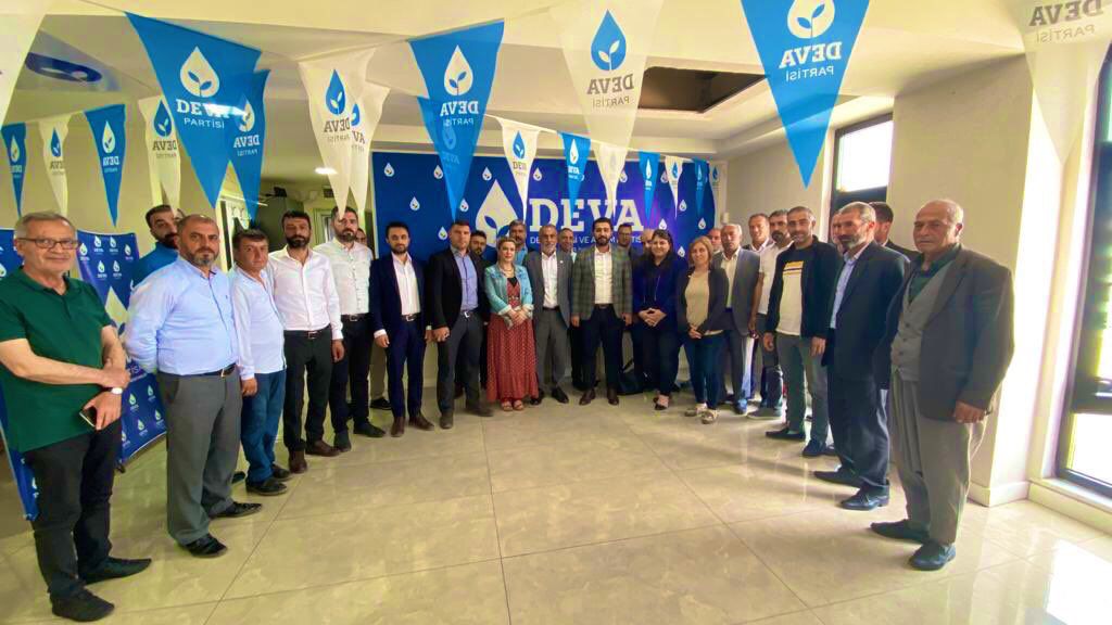 diyarbakirdeva's tweet photo. Diyarbakır İl Yönetimi ve Çermik ilçe Yönetimi ile birlikte,  @Baglardeva ilçe başkanımız @mesutyuksel21'e ziyarette bulunduk.

Göstermiş oldukları ilgiden dolayı İlçe Başkanımız ve yönetimine teşekkür eder , çalışmalarında başarılar dileriz. https://t.co/d3GEbj0nAy