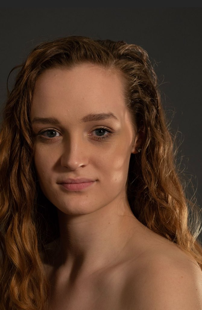 HurstDanceDept's tweet photo. Senior 🔦: Grace Sinke joining Suttle Dance in Detriot and pursuing more choreographic opportunities, her passion, as Grace had 2 pieces. “Pomp and sunscreen” was about the brain developments, especially around graduation and “Beautiful Life” about living w/ chronic illness. https://t.co/PFNZhfdFOA