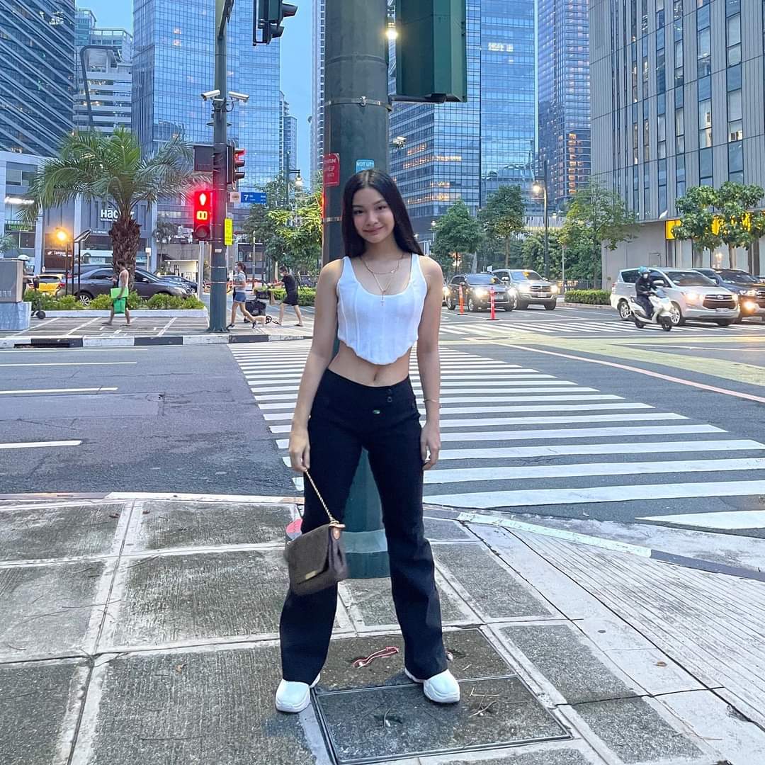 TeamAltheaOFC's tweet photo. Sheshh ang sexy

#CherishThe5YearsWithAFO
@ablan_althea
@AltheaFever https://t.co/8kl5fZJucU