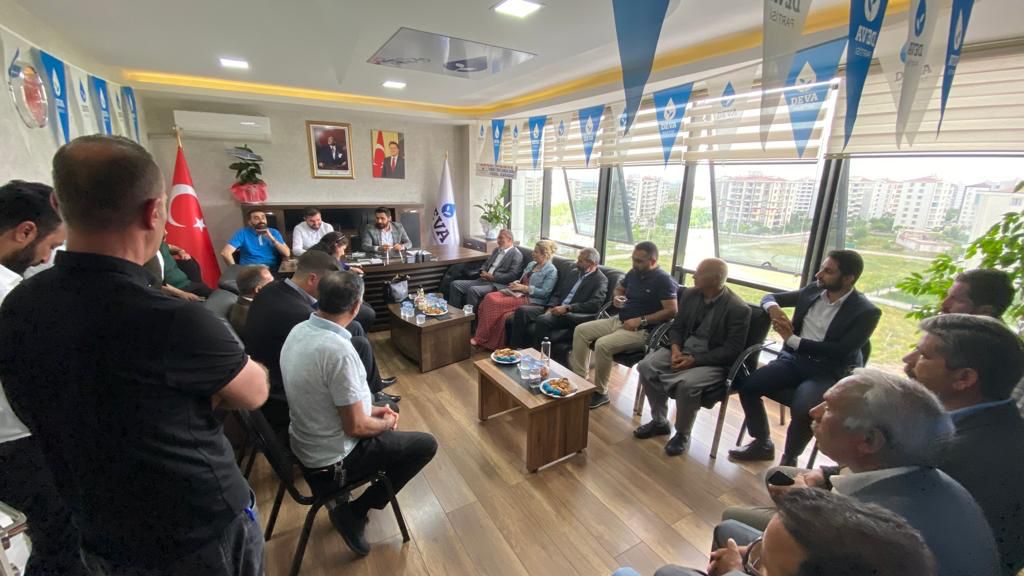 diyarbakirdeva's tweet photo. Diyarbakır İl Yönetimi ve Çermik ilçe Yönetimi ile birlikte,  @Baglardeva ilçe başkanımız @mesutyuksel21'e ziyarette bulunduk.

Göstermiş oldukları ilgiden dolayı İlçe Başkanımız ve yönetimine teşekkür eder , çalışmalarında başarılar dileriz. https://t.co/d3GEbj0nAy