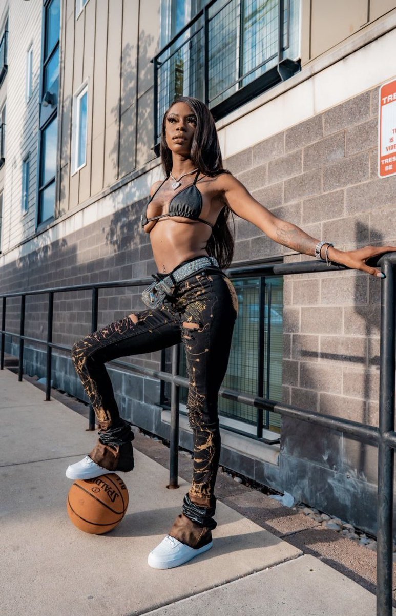 white__jugging's tweet image. Undeniable…!! 
#6culturesxrazystackdenims 
#Denim
#custimized 
#Sewgame
#StackDenims 
Starting Off $100.00USD