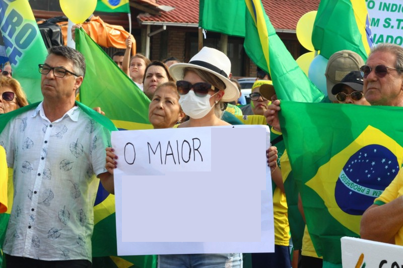 orgulhodeterFBI's tweet photo. PROTESTOS ACONTECEM PELO HABBO CLAMANDO PELO RETORNO DO FBI FORÇAS ARMADAS® OFICIAL!!!! #VOLTAFBI #MARVINPRESIDENTE #ROBERTOPRESIDENTE #MULHERES #ECLIPSELUNAR #HABBO https://t.co/siH9RQnyRN