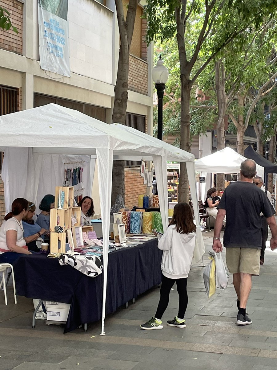 lourdesg2a's tweet photo. Festes de #Primavera al #ClotCampArpa!!!….mati de mostres i activitats al carrer.
#Rogent #Entitats #Comerç #Barri https://t.co/zdEgmVYSx1