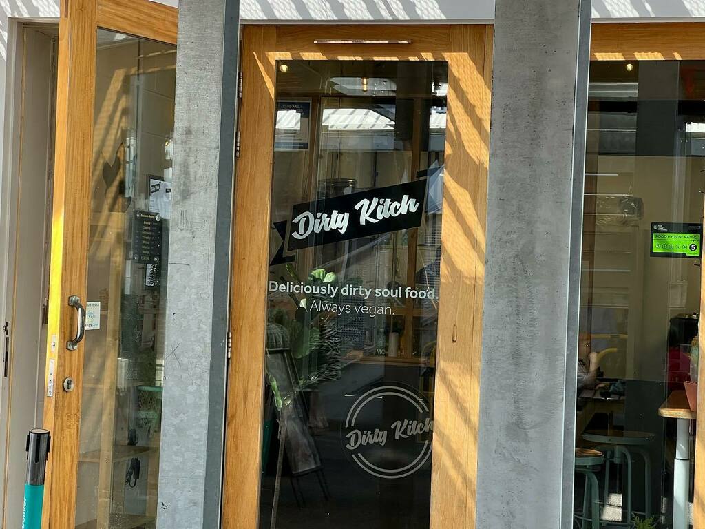 Just had the most amazing vegan food at @dirty_kitch the whole fam loved it.  #vegan #veganuk #dirtykitch instagr.am/p/CdilL2yjLD3/