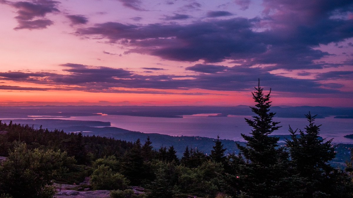 nev_in_color's tweet photo. blue hour in maine. https://t.co/EEAz6plaA3