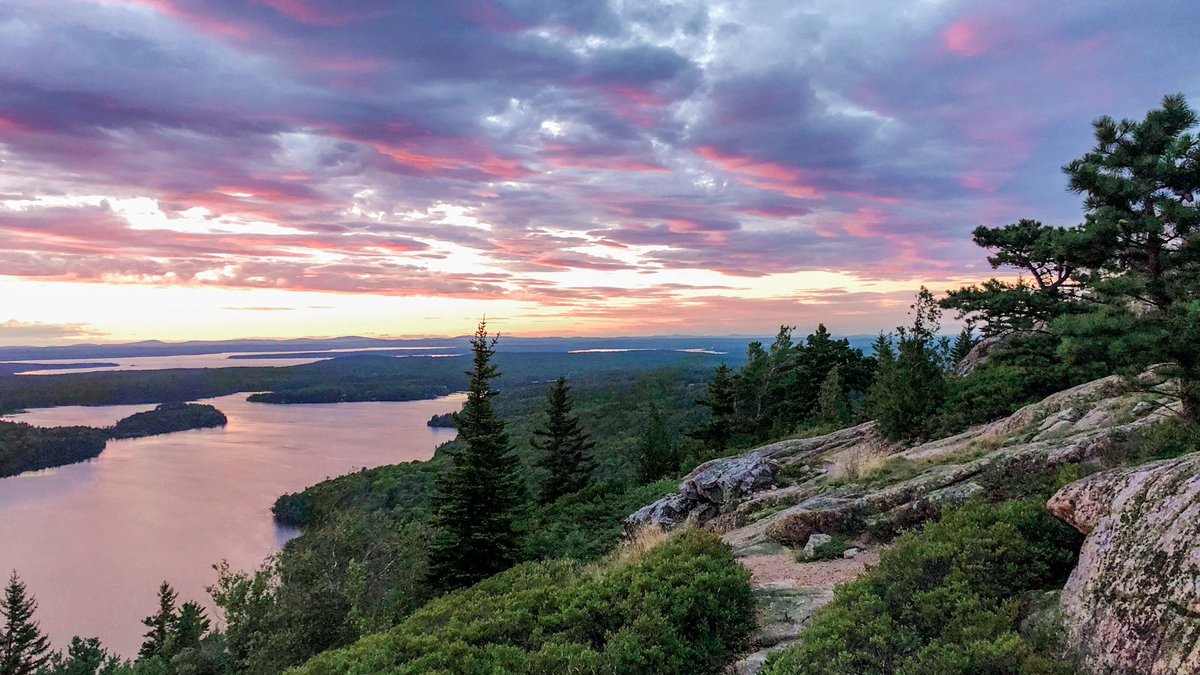 nev_in_color's tweet photo. blue hour in maine. https://t.co/EEAz6plaA3