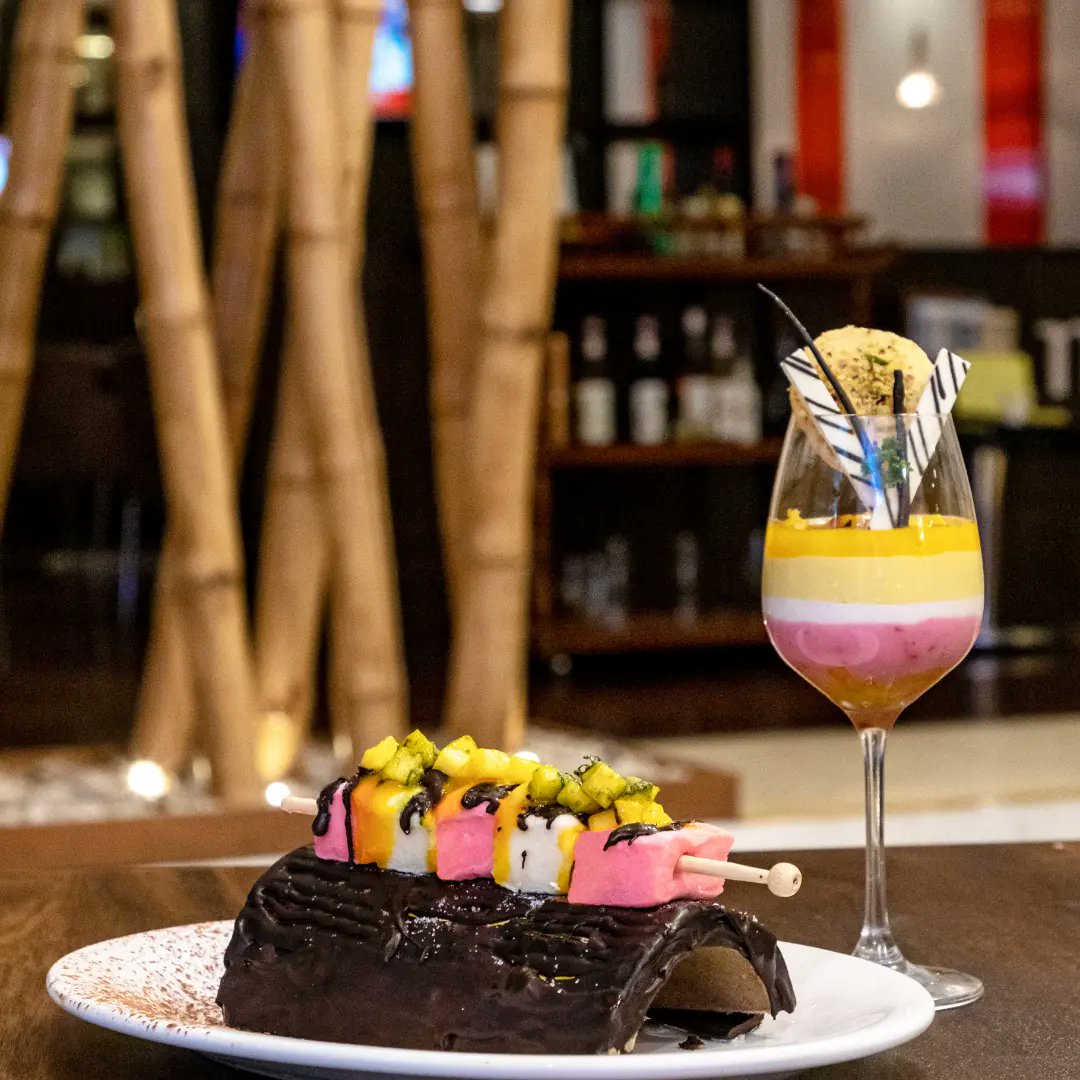 crowneplazapun's tweet photo. It's Aamlicious @crowneplazapunecitycentre 

Savour delectable spread of Mango Mastani, Mango Phirni, Mango Cheesecake and so much more this Mango Fest from 15th May - 25th May!! 

Visit Crowne Plaza Pune City Centre today! 
.
.
#mangofest #mangostsav #mangolicious #foodie https://t.co/i6dfaAThYE
