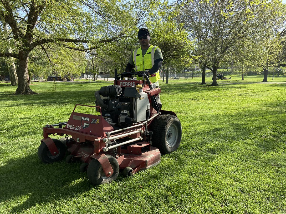 STLCityGov's tweet photo. St. Louis has 108 beautiful parks covering nearly 3,000 acres across our city, and Parks, Recreation, and Forestry staff work hard to care for them! 

Join our Parks team at https://t.co/sG450Ppz3u 🌳☀️ https://t.co/NJ4MQGZNX6