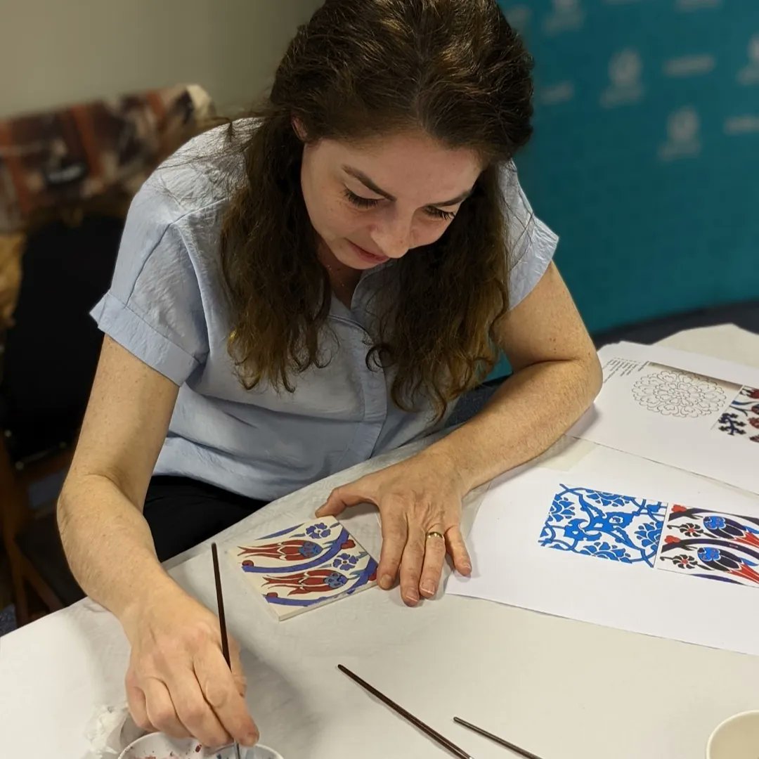NagihanSeymour's tweet photo. We had a great Iznik Tile Painting workshop yesterday @yeelondra as part of @Londoncraftweek Tiles are going in kiln today for the last glaze firing. Stay tuned for the next workshops if you would like to join one of them 🤗 #izniktiles #ceramiccourse #iznikçini #tilepainting https://t.co/T4a9jqGEd5