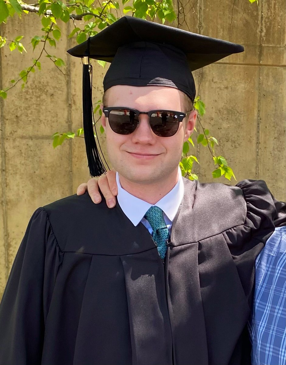 K__Sears's tweet photo. Before and after!! Couldn’t be prouder of my little brother as he graduates from @ChamplainEdu today! 👨🏼‍🎓 #ChampGrad https://t.co/fUXm0c23rW