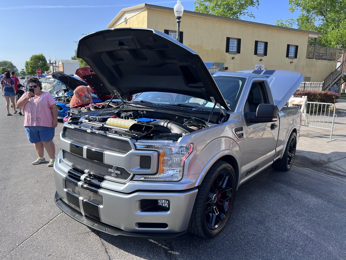 racingguy850's tweet photo. #downtown #carshow #crestview #Florida #funinthesun #ford #supersnake #770hp #silver #supernice https://t.co/yIxhyNlP4M