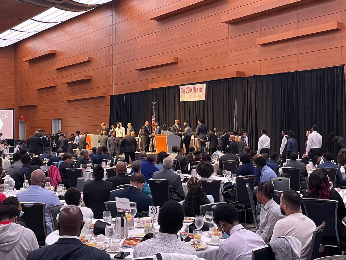 donrobertson20's tweet photo. Where was the media this morning when we recognized almost 1000 AAM scholars (seniors with a 3.0+ GPA)? These young men are our future and should be lifted up publicly! @drantipas @vbschools @BeachSupe https://t.co/KNfr4zh7nx