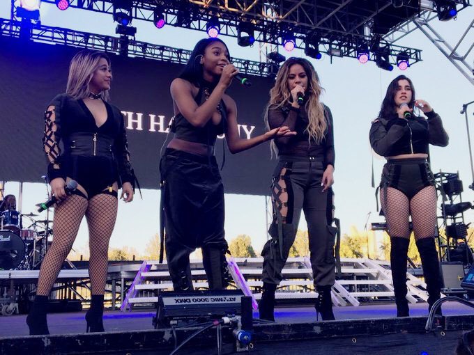 5hthrowbackss's tweet photo. may 14th, 2017 — Fifth Harmony on stage at #EndFest festival in Sacramento, CA https://t.co/VxTIZu5wvM