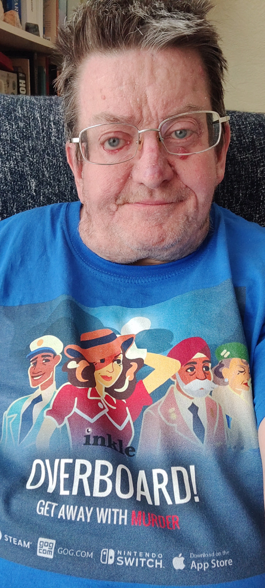 PVBuk's tweet photo. Doing my bit to promote videogames today, by walking along Rochester High Street wearing one of my custom printed t-shirts of a game I worked on. 😎👍❤️
@inkleStudios #OverboardGame https://t.co/u3YhljvbYm