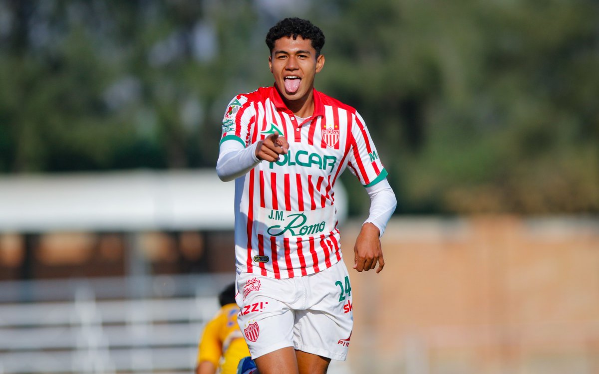 #Sub16 | #4tosDeFinal | #NECvsTIG | Entrando a la recta final del primer tiempo los Rayos lo ganan por marcador de 3-1. Goles de Arath Moreno, Héctor Guerrero y William Arredondo. 

#ContiGoNecaxa ⚡