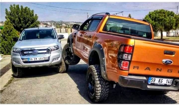 NthabbyF's tweet photo. A rare picture  of a side chick provoking  the wife 🥴🤣 https://t.co/pR5bQv4wIN