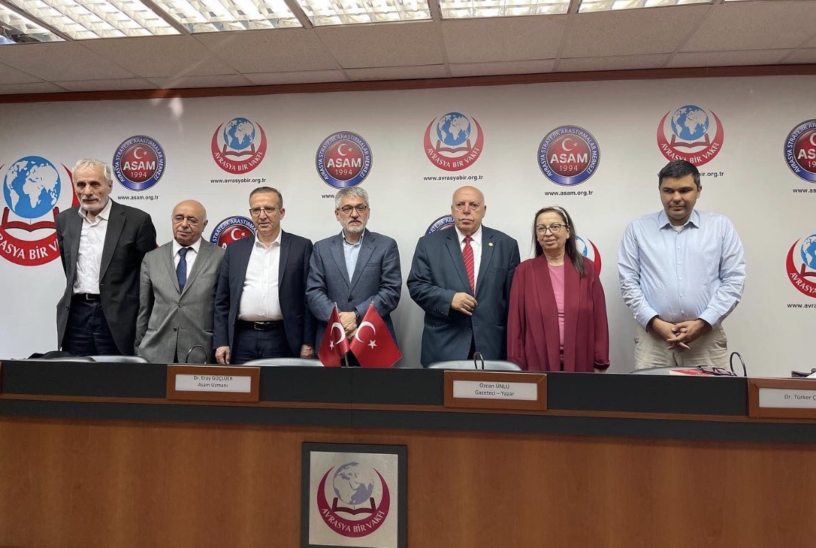 asamresmi's tweet photo. Cumartesi Konferansları artık Avrasya Bir Vakfı Merkezinde yüz yüze gerçekleşiyor. Vakıf merkezinde gerçekleşen konferansın bu haftaki konuğu Dr.Eray Güçlüer ve Dr.Türker Çelik’ti. @sgulbahar @M_Serdar_Celebi @DrErayGUCLUER @avrasyabirvakfi https://t.co/POcjNcKqOn