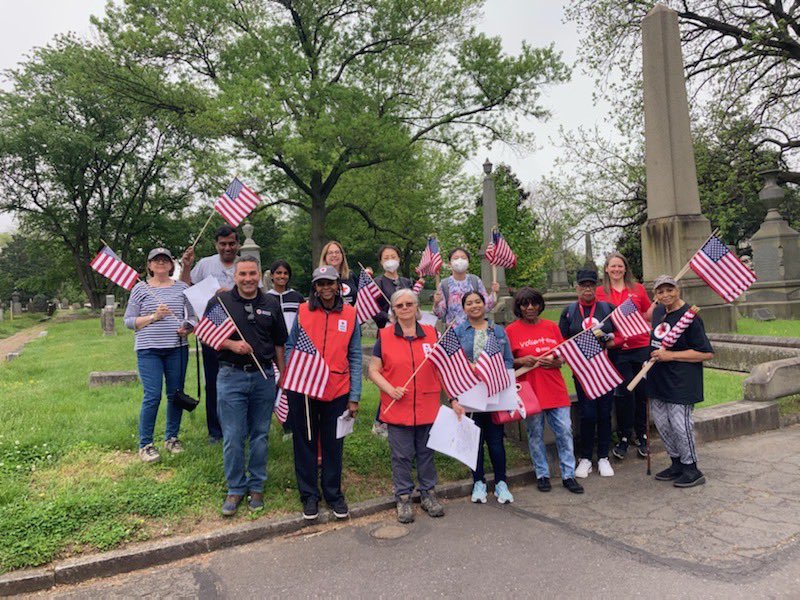 RedCrossPhilly's tweet photo. This morning, our Service to the Armed Forces #volunteers &amp; staff are placing flags on #veterans’ graves at @woodlandsphila in advance of #MemorialDay. #MilitaryAppreciationMonth https://t.co/7im99JbGrk