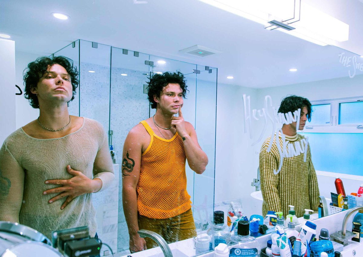highontwl's tweet photo. 5sos took inspiration for me, myself and i’s mv from ashton irwin. https://t.co/nH1hTNGQ4b