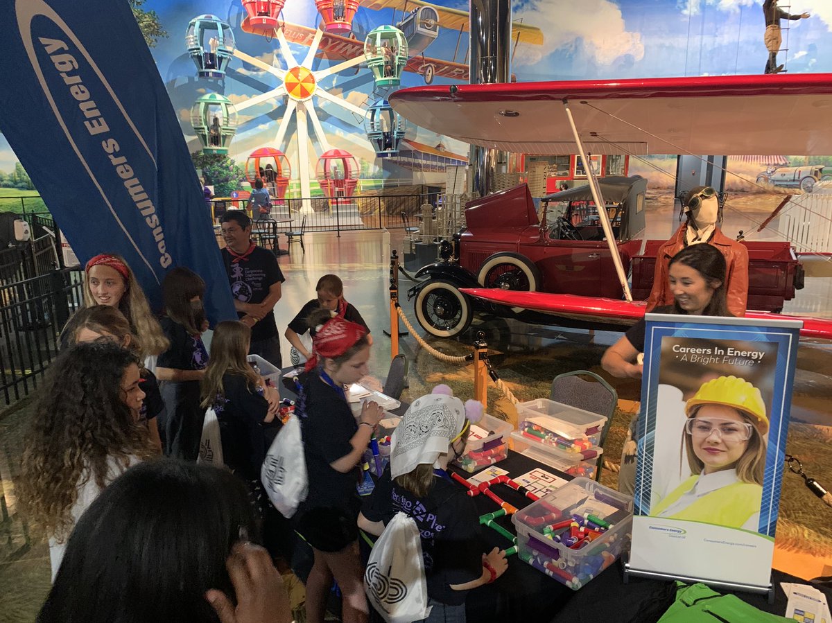 DerekNofz's tweet photo. So cool to see so many great companies and future lady engineers at the @SWEtalk corporate engineering challenge. @Air_Zoo @ConsumersEnergy https://t.co/mVMuY10haY