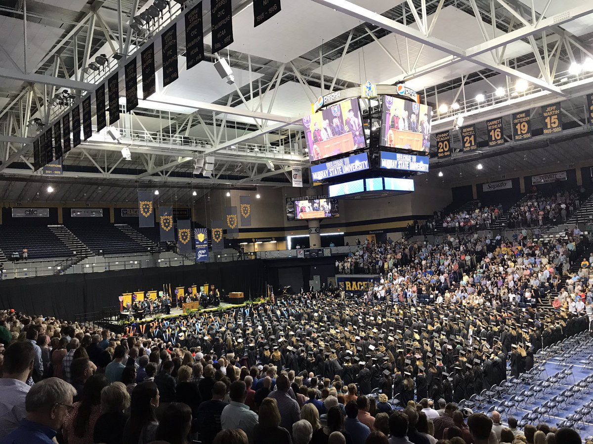 MalloryWPSD's tweet photo. Congratulations to @murraystateuniv Class of ‘22. Shoes Up! https://t.co/D8jX4Exv1s