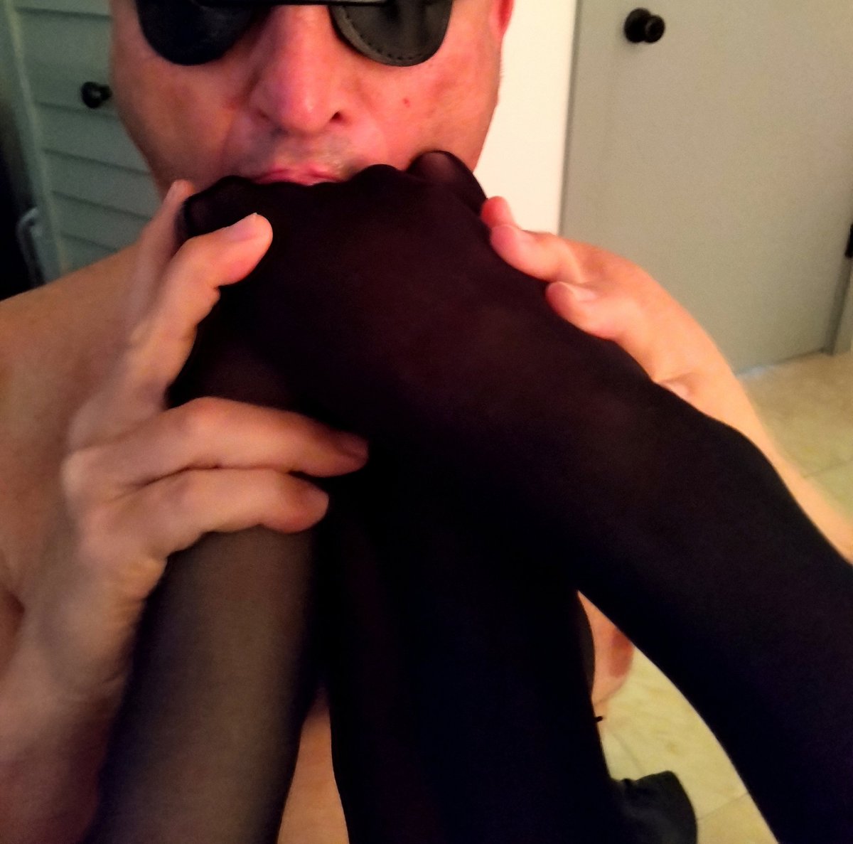 M_JordanGrey's tweet photo. Just finished up an extremely busy Friday! Today is looking the same..
We have some more openings late this afternoon and tomorrow. 
Call or text (786) 471-8363 so we can shove our beautiful feet in your dirty mouth. 
@MistressMontana
@ladymeredithoh
@DommeTours 
@DommeNation https://t.co/DnM2q28gz6