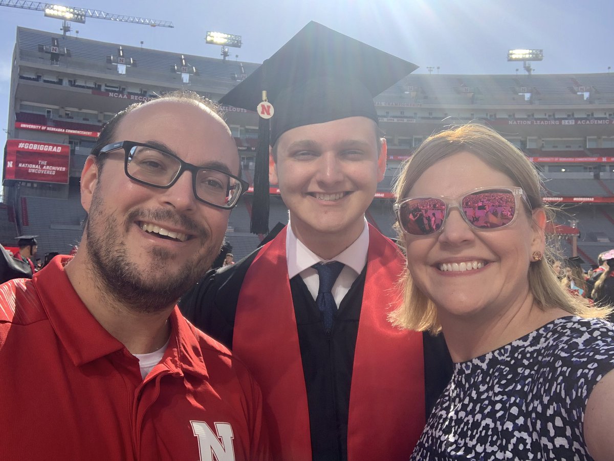 nikpik32's tweet photo. #GoBigGrad he did it!!! Husker Alumni! https://t.co/q7GwVpgHm1