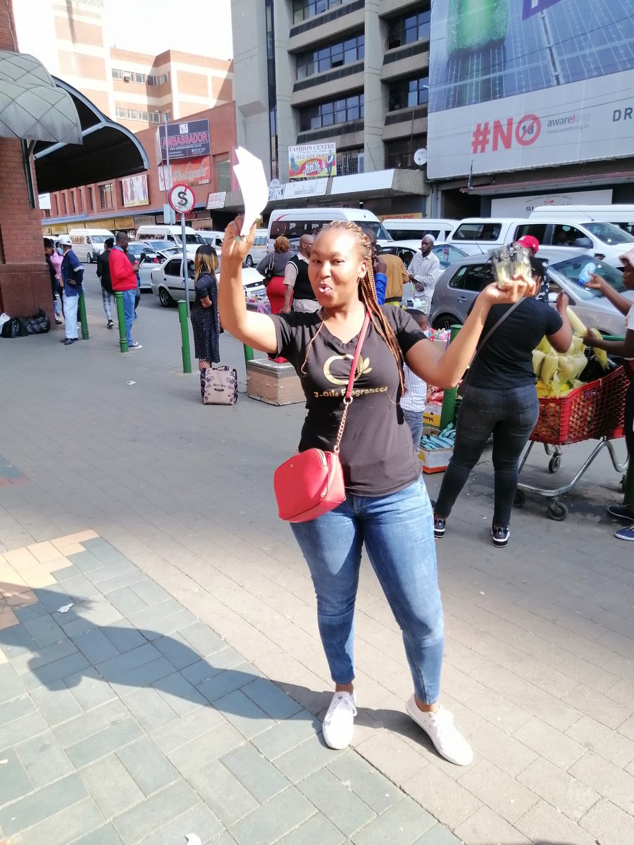 Mmule47641623's tweet photo. People must know J oil's fragrances by fire by force. 💥💥💥

Street challenge done and dusted.

Usaleleni 📲0731426030 #GirlTalkZA #BlackOwnedBusiness #DJSBU #Girlsbuy #Loadshedding https://t.co/474fufrqao
