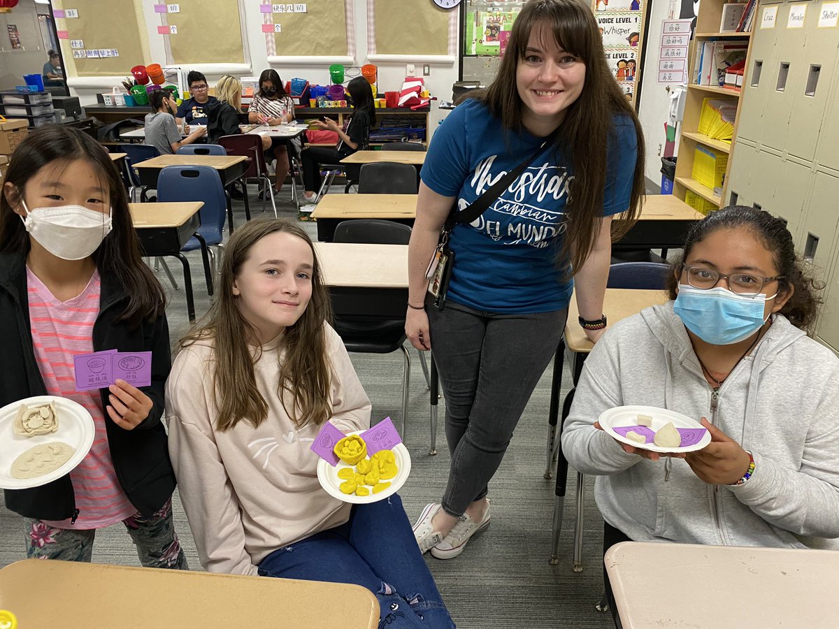 MsFangChinese's tweet photo. Mrs. Lasater @Jones_3D_ART gave our group project a surprise visit on Friday and students got her approval and praise on passing the Chinese vocabulary performance 💯🎉🎉@JonesAcademy1 #madeofstars #artintegration https://t.co/PZT7fsJzHc