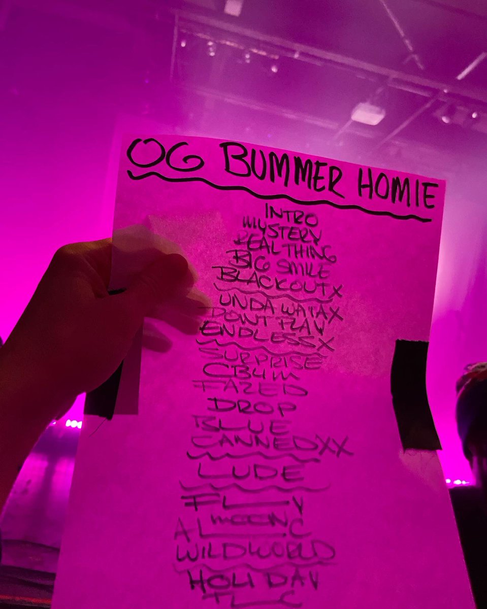 Got to get a picture with Franz after the show &amp; Pat handed me the set list. 😭💕