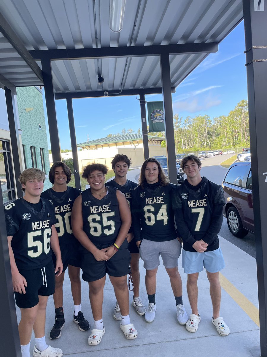 PBobcats's tweet photo. Thank you to our friends from @NeaseFTBL for coming over and lending a helping hand during morning arrival.  Our #bobcats look up to you and appreciate your time.  #WeArePVA https://t.co/tP3Qq4L5i7