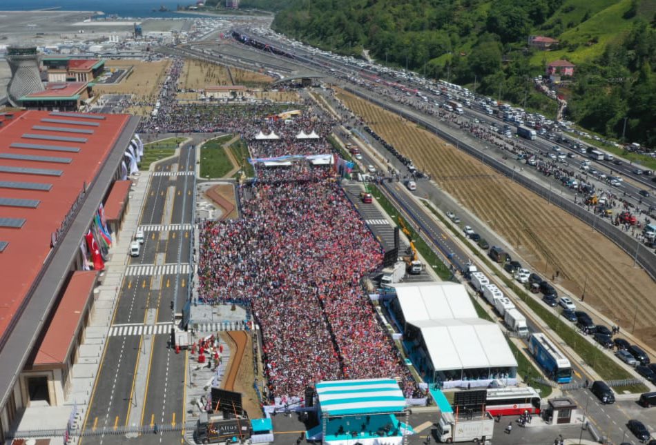 Deniz dolgusuyla inşa edilen Dünyanın 5. Türkiye’nin 2. havalimanı olan #RizeArtvinHavalimanı, Cumhurbaşkanımız Sn. Recep Tayyip Erdoğan'ın teşrifleriyle milletimizin hizmetine açıldı. ✈️

Milletimizin huzur ve refahı, ülkemizin istikbali için gözümüz hep daha yükseklerde olacak.