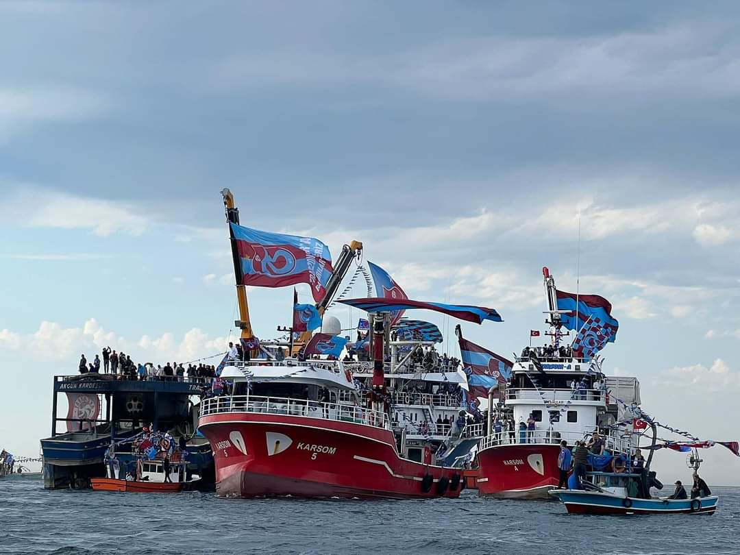 Şampiyon takımın şampiyon taraftarı geliyor🏆 #İnadıylaŞampiyon ♥️💙