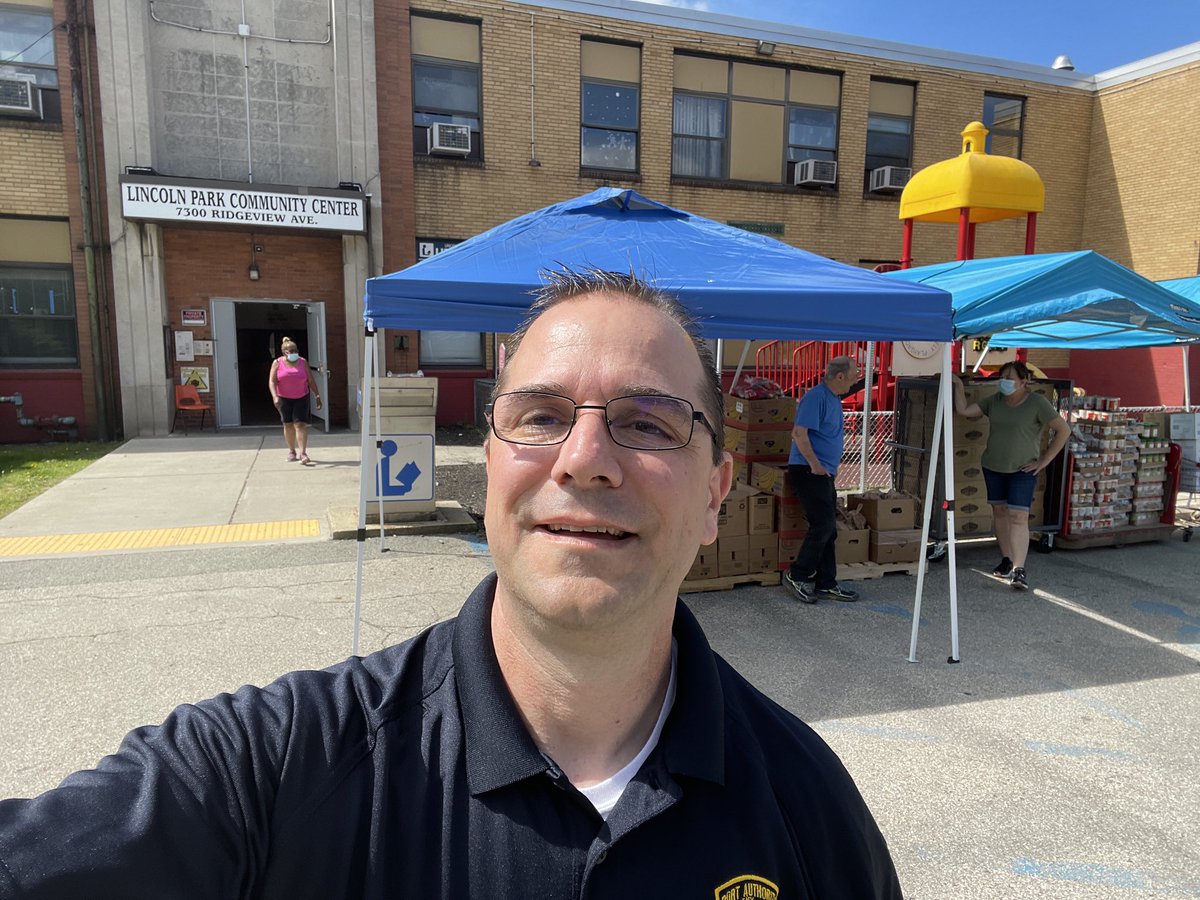 PGHTransitPD's tweet photo. Today we are at Lincoln Park Community Center in Penn Hills @PennHillsMuni helping out with their food bank. Allegheny County Communities and Police Together…
#ACCAPT
https://t.co/SwBwb1rsVF
https://t.co/poMUNunY4J https://t.co/ZZ2oC76WEs