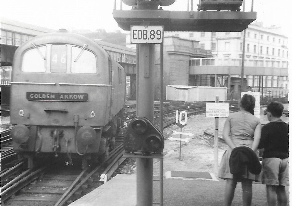 JonHarle1's tweet image. #OTD 1929, the Southern Railway introduced the Golden Arrow service between London Victoria &amp;amp; Dover. 35 years later my Dad took us to Dover to see one arrive behind what became a #Class71. @railwaystoday @railwaycentral @railwayblogger @rail_pics @chris_railway @miles_chains