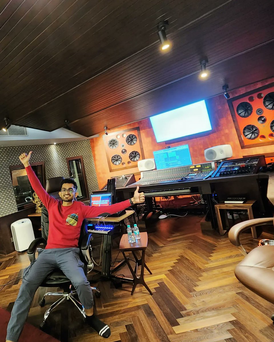 DAWgeek's tweet photo. When @sid_mahadevan took my 📸 for a test run and captured me being me in this happy place 🎛 

#DAWgeek #LambodaraStudio #StudioDiaries #MusicProducer #Artist #StudioDay #Session #PortraitMode https://t.co/CV0FLFm38p