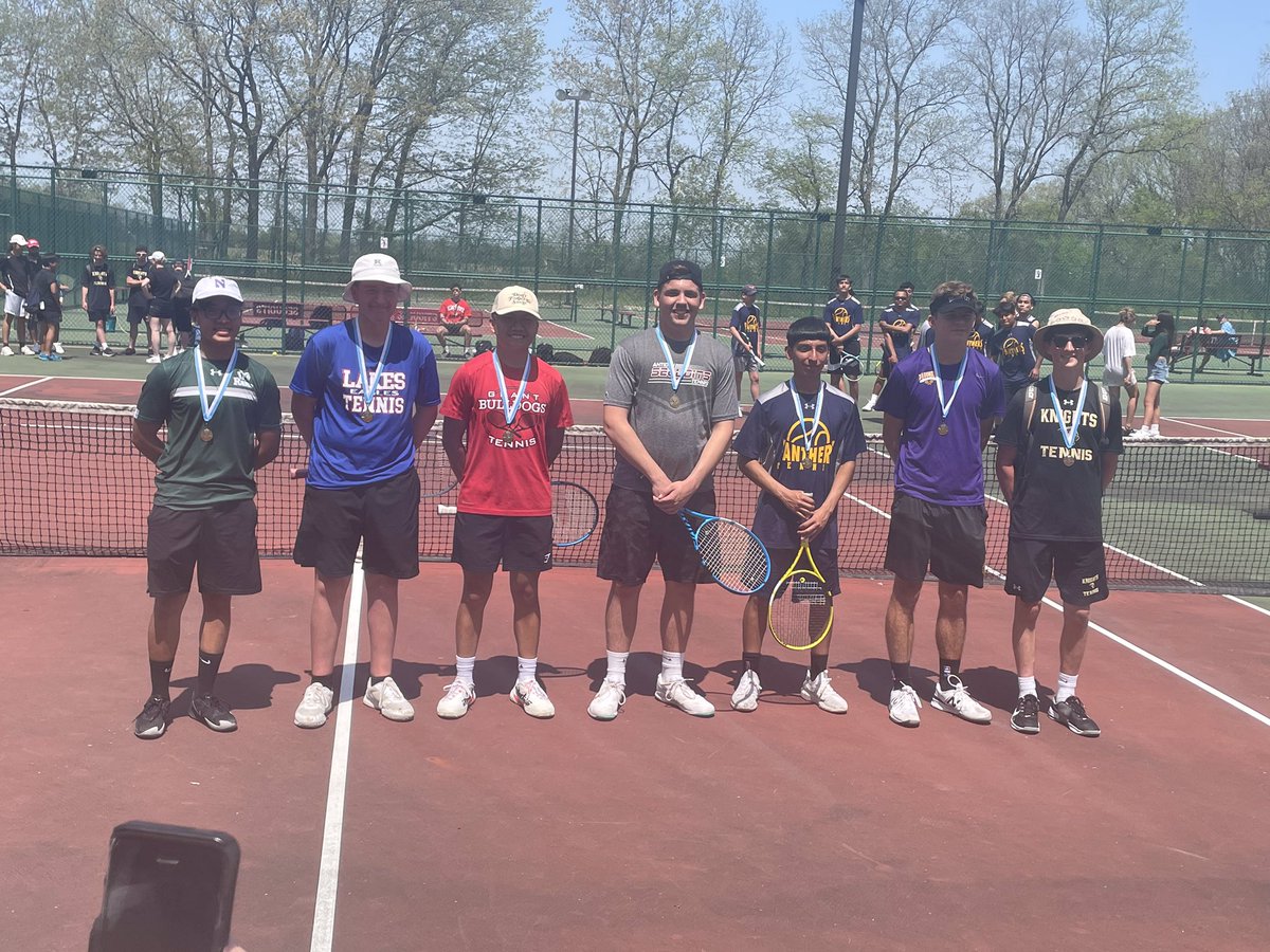 Varsity Boys Tennis            Sportsmanship Winners for the 2022 NLCC                       Joaquin Feria (far left) is the GC Sportsmanship winner.
Congrats Joaquin!!!