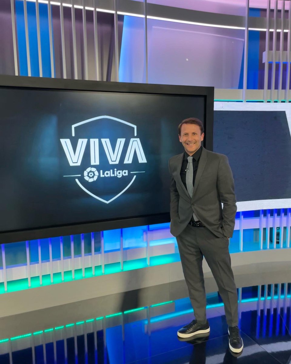 GaizkaMendieta6's tweet photo. Como me gusta salir a la pizarra y analizar los partidos 👨🏼🏫⚽️
#AnalysisTime #Tactics #Football #Futbol #LaLiga #LaLigaTV #Gm6 https://t.co/6ysosguHgp