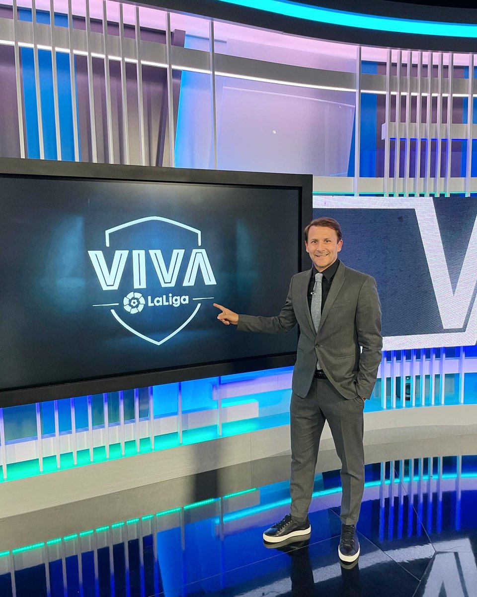 GaizkaMendieta6's tweet photo. Como me gusta salir a la pizarra y analizar los partidos 👨🏼🏫⚽️
#AnalysisTime #Tactics #Football #Futbol #LaLiga #LaLigaTV #Gm6 https://t.co/6ysosguHgp