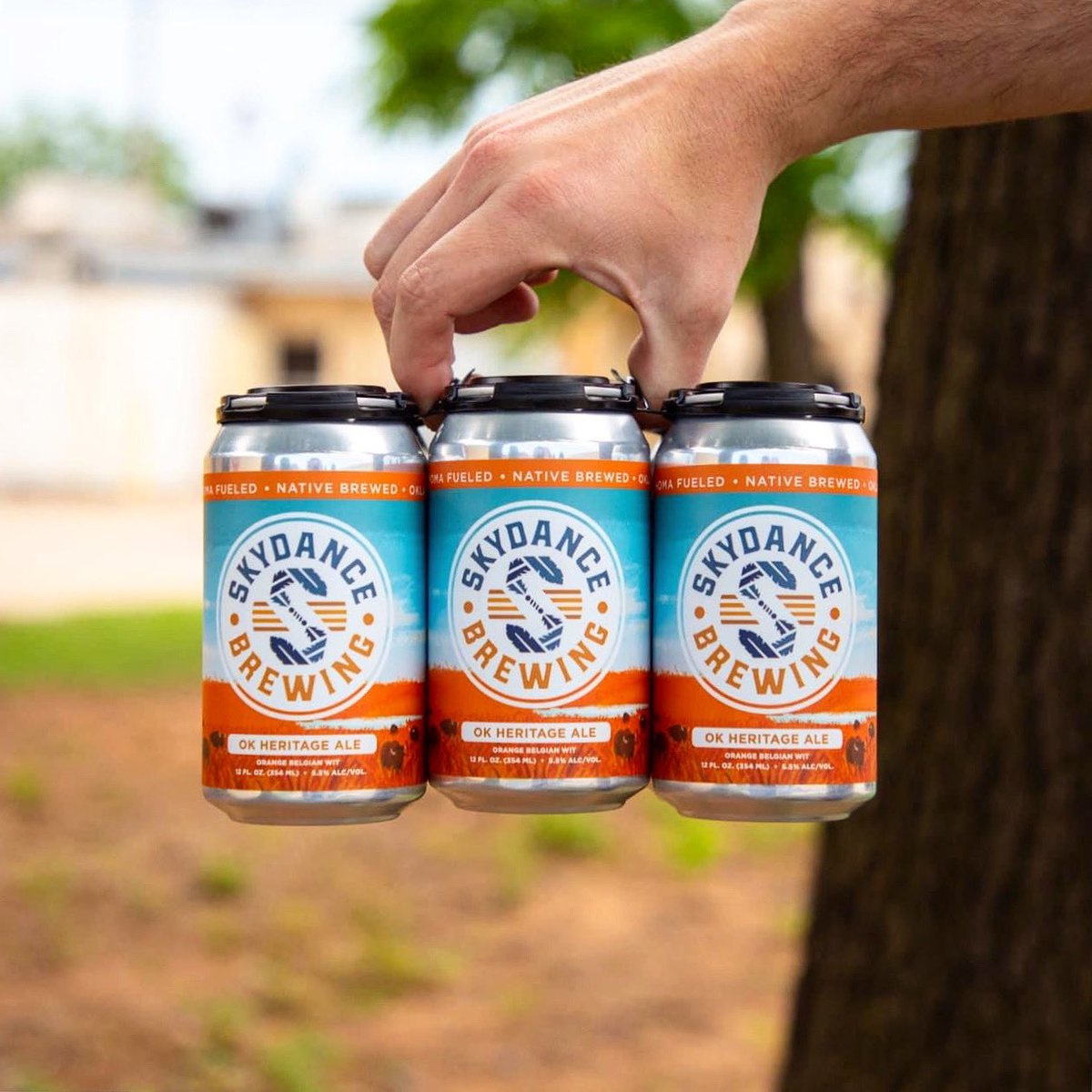 SkydanceBrewing's tweet image. Presenting OK Heritage Ale - A collaboration with @oncueexpress 🍊 A light Belgian-style wheat beer with orange peel, coriander and the addition of orange fruit puree.

The 6-packs are in OKC Metro OnCue stores while supplies last. 🍻#n8vbrewed #skydancebrewing