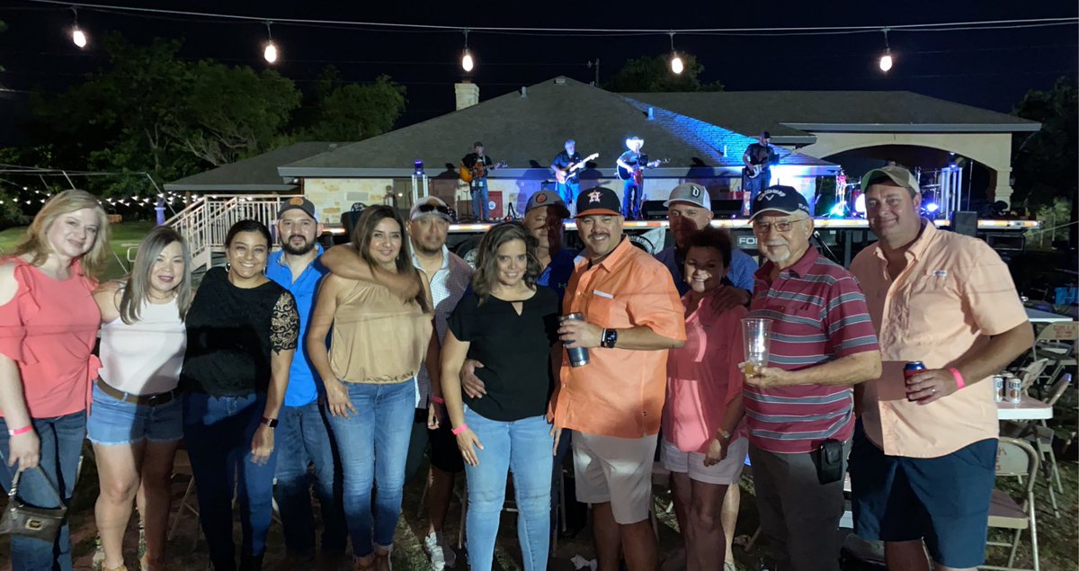 Connievs2113's tweet photo. Spectacular time with Rick Cisneros &amp; Southern Comfort last night!! Great breeze, amazing people and awesome music! Thanks EP for all your support! See y’all on the 21st of May! #rickcisneros#countryrock#thebackyardeaglepass https://t.co/5bPVUXfsch