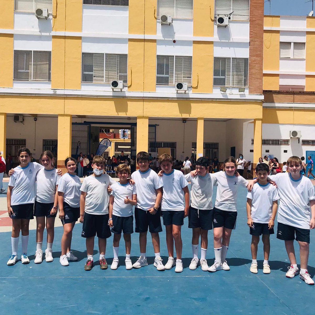 colecristorey's tweet photo. IV encuentro deportivo RinGol. #fundacióneducativajoségras #colecristorey #ringol #eslahora https://t.co/F2MD8EYLpu