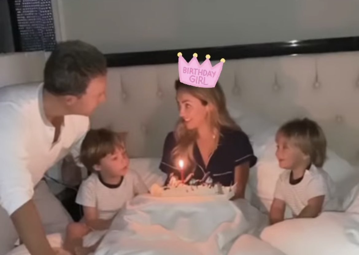 weritasdeany's tweet image. Happy birthday dear Mommy, happy birthday to you 🎉 @Anahi